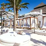 El Arbol - Rooftop Pool In Puerto Deportivo